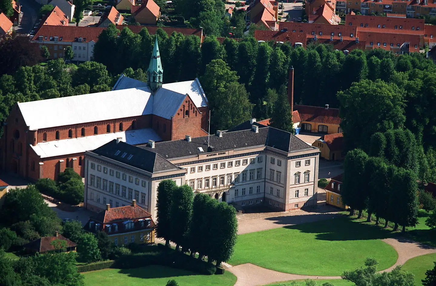 Sorø Akademi er det eneste statsgymnasium i Danmark. Det vil sige, at det er ejet af Undervisningsministeriet.