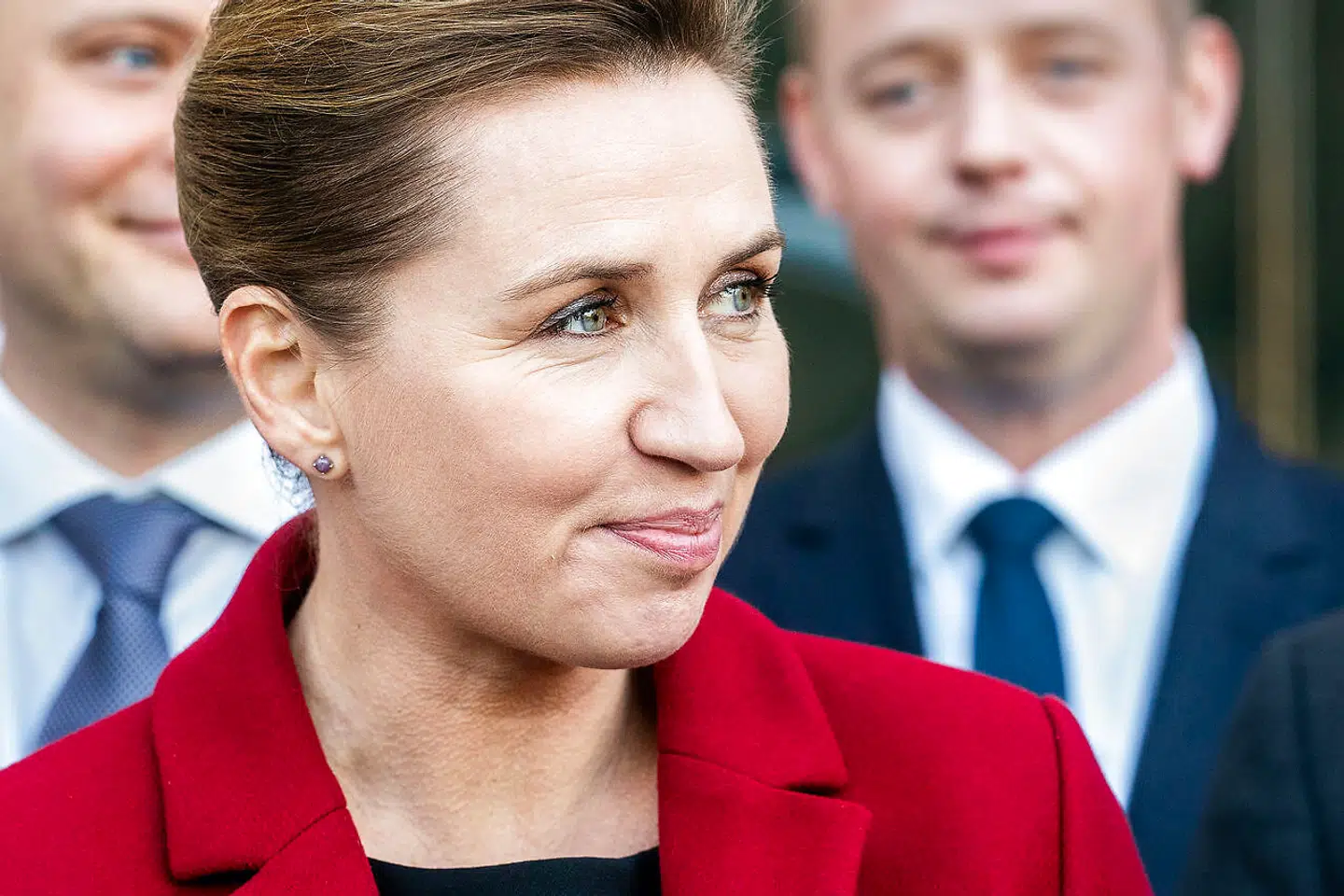 »Allerede på søndag, når Mette Fredriksen holder sin nytårstale, får vi at høre, om hun tør tale til os som voksne mennesker, eller om hun i respekt for vores infantile kultur holder fast i den sentimentale spejderførerstil fra etpartiregeringens dage,« skriver Torben Steno.