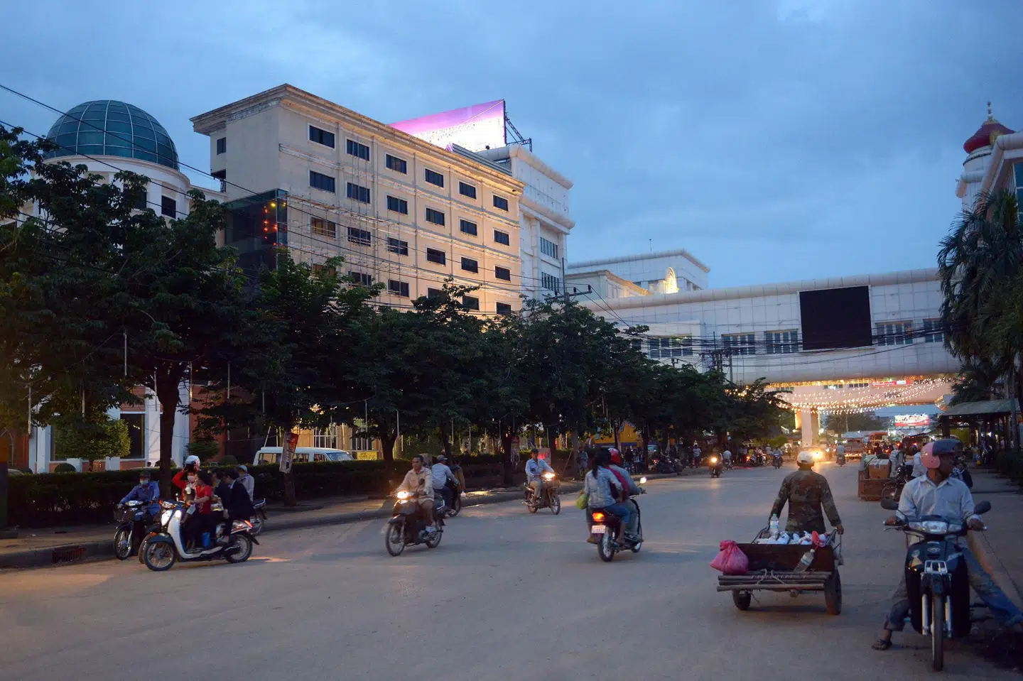 Byen Poipet, der ligger i Cambodja tæt på grænsen til Thailand, er en populær feriedestination for thailændere, fordi de fleste former for gambling er ulovlige i Thailand. Tang Chhin Sothy/Ritzau Scanpix