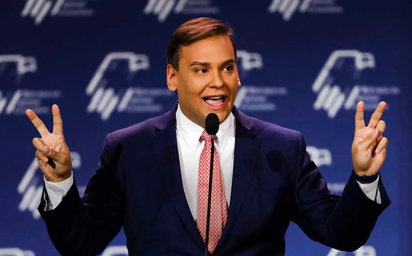 En stor sum penge tilføjer nu en ny krølle i sagen om et af nyere tids mest forbløffende eksempler på cv-fusk i amerikansk politik.