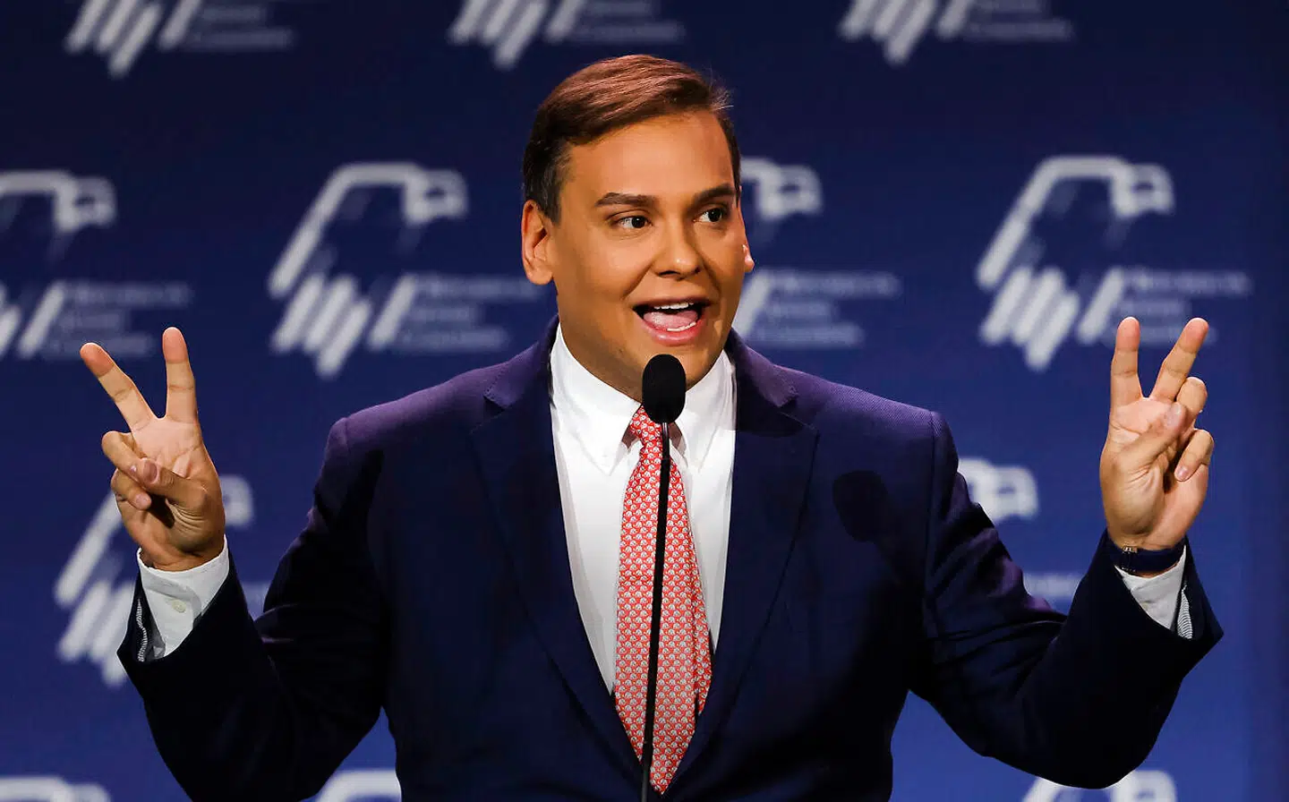 En stor sum penge tilføjer nu en ny krølle i sagen om et af nyere tids mest forbløffende eksempler på cv-fusk i amerikansk politik.