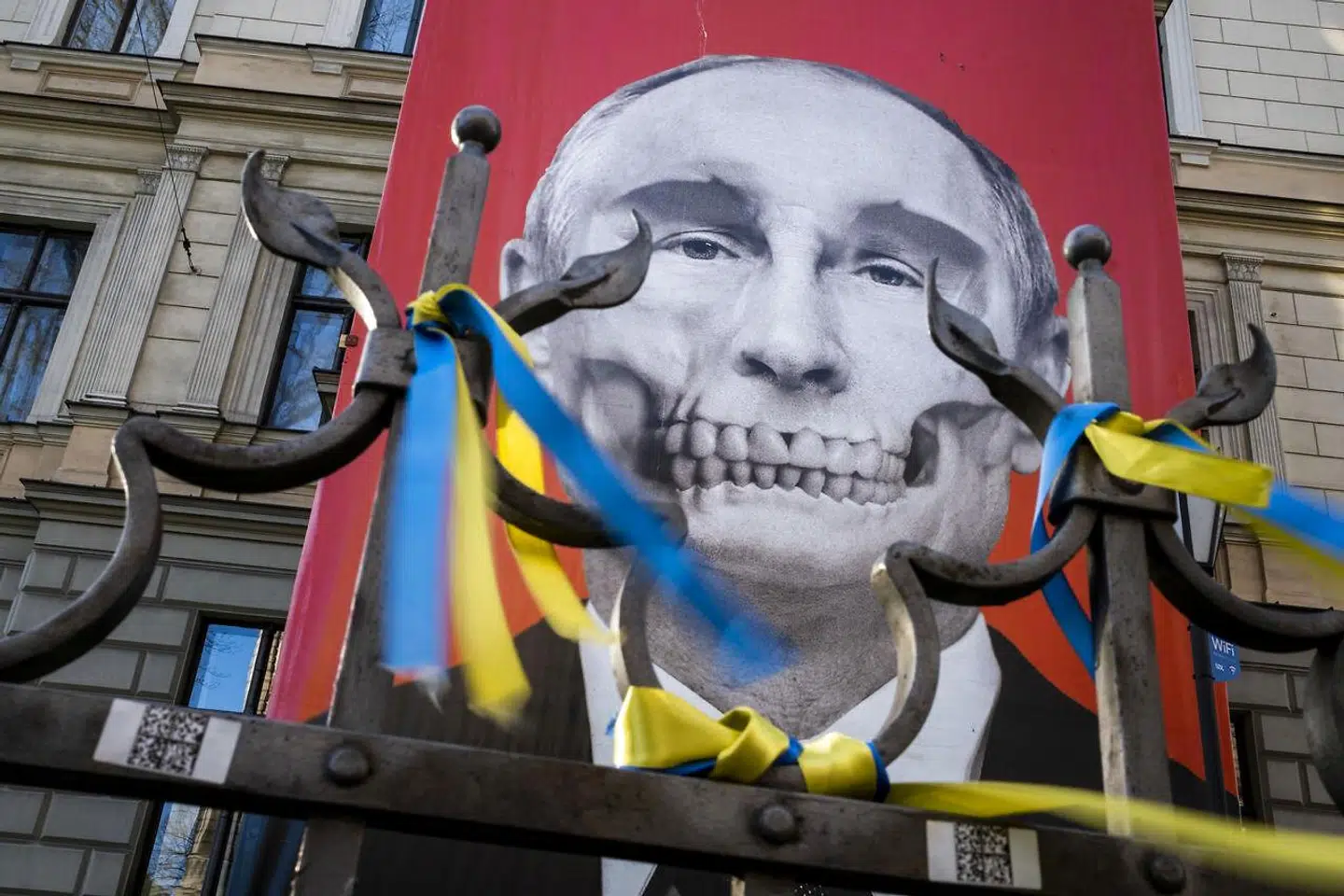 »Forhåbentlig får de kræfter i Rusland overhånd, der forstår, at krigsmålet aldrig kan nås, og at deres eget land har brug for fred – ikke optrapning af krigen. Her kan medspil fra Kina blive afgørende,« skriver Mogens Lykketoft.