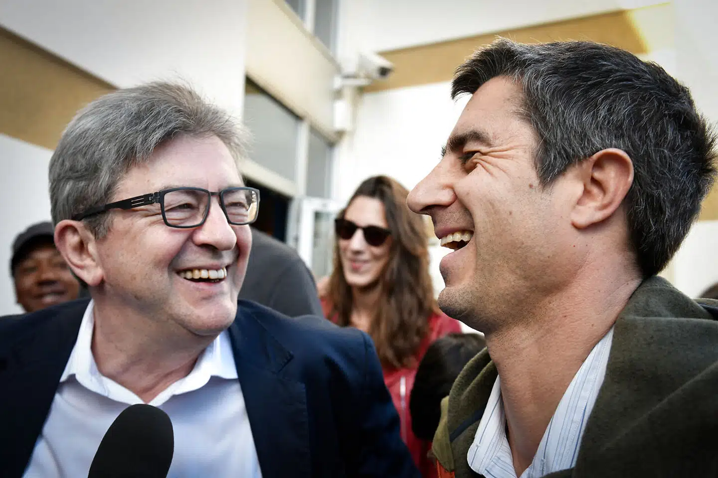 Den karismatiske og veltalende François Ruffin (th.) ville være en oplagt kronprins for Le France Insoumises efterhånden aldrende leder, Jean-Luc Mélenchon (tv.). Hans ideer om arbejdsmarked- og socialpolitik betragtes imidlertid af mange i partiet som alt for højreorienterede.