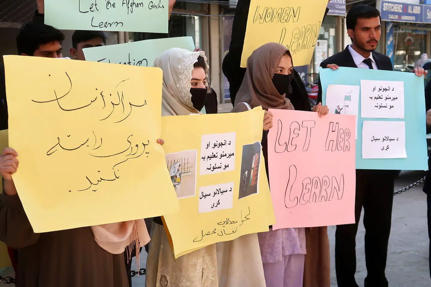 Den seneste melding fra Taleban kommer, efter at styret i sidste uge også forbød kvindelige studerende på landets universiteter.