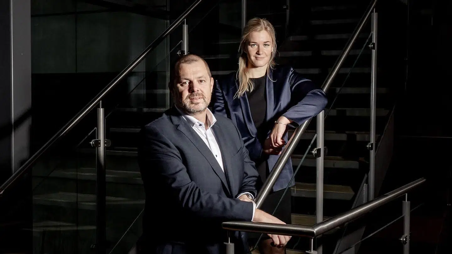 Capgemini Danmark vælger at bygge videre fra erfaringerne fra corona og giver nu medarbejdere mulighed for mere frihed i arbejdslivet. Det forsøg er faldet godt ud. Her ses konsulenthusets administrerende direktør, Claus Rydkjær, og HR-partner Rikke Sønderup.