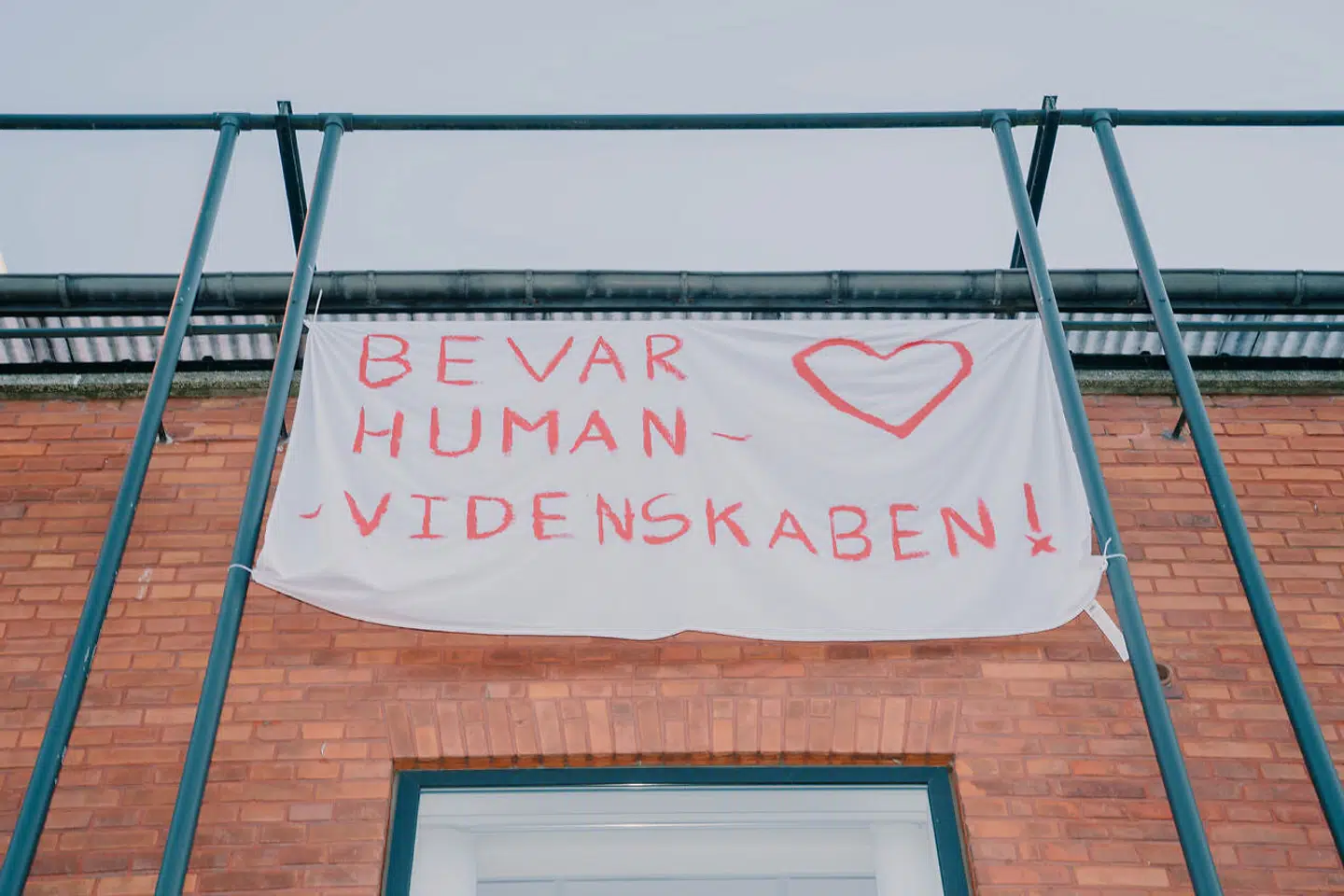 Psykologistuderende på Københavns Universitet blokerede instituttet i seks dage. De var utilfredse med en række ændringer i pensum og frygtede, at det humanvidenskabelige aspekt ville gå tabt.