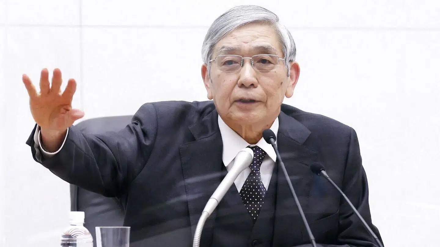 Japans centralbankchef, Haruhiko Kuroda, er en af hovedarkitekterne bag et af verdens største økonomiske eksperimenter. Nu lakker hans tid i embedet mod enden, og det gør hans politik måske også.