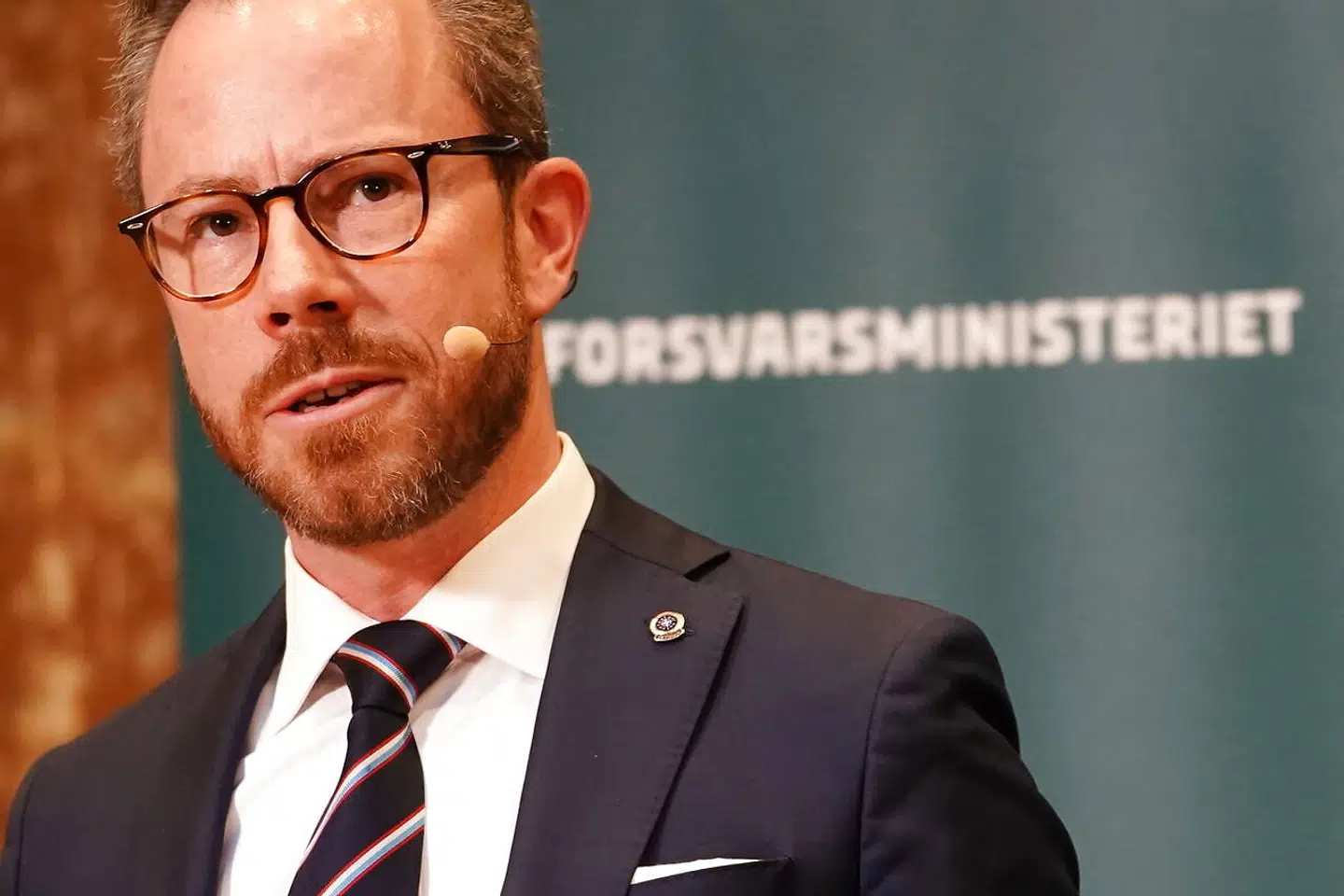 »Ellemann valgte sin passion, og det fnyser analytikere så lidt af. Vi burde hylde ham. Ligesom Tesfaye bør hyldes for at blive provokeret over spørgsmålet om degradering. For uanset om det var frivilligt eller ej, så går de to ministre i den retning, som det moderne arbejdsliv bevæger sig i,« skriver Andreas Gylling Æbelø.