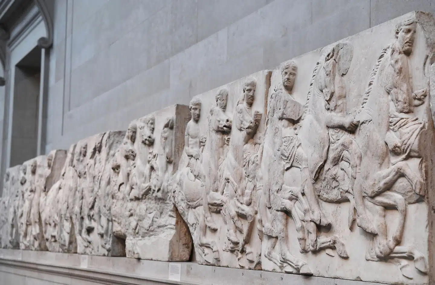 Parthenon-frisen er et af British Museums high lights. Græske regeringer har i årtier krævet, at frisen og andre genstande fra Parthenon på Akropolis i Athen kommer tilbage til Grækenland.