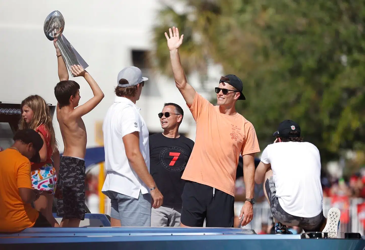 Da sportsikonet Tom Brady skulle fejre sit syvende Super Bowl-trofæ i 2021, var han iført et par solbriller fra Christopher Cloos. Det fik salget til at eksplodere, men nu er skuden vendt. (Arkivfoto)