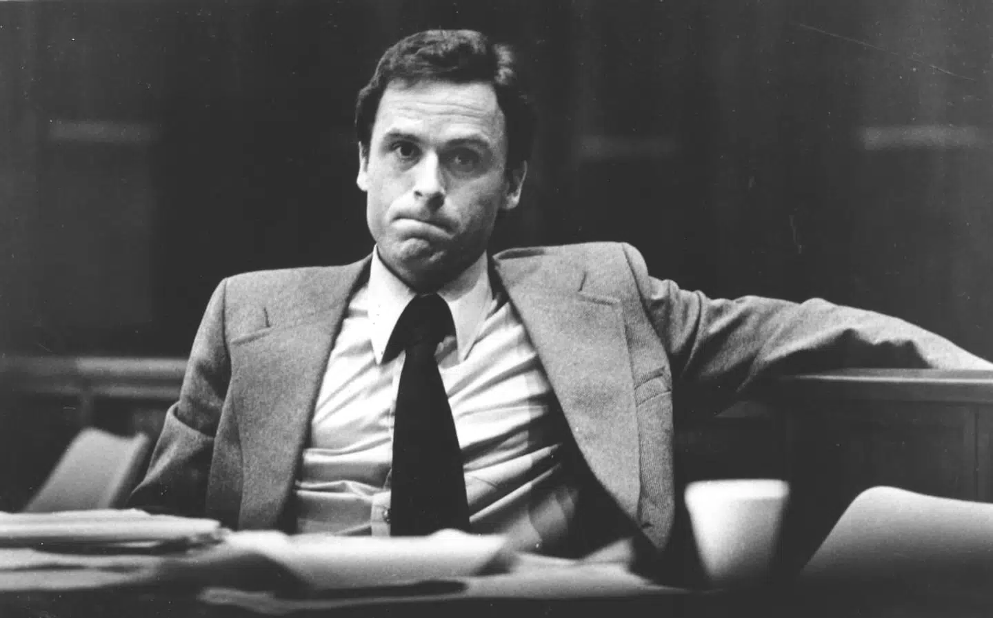 Ted Bundy – her under erstsagen mod ham i 1979 – er en af historiens mest berømte seriemordere. Han blev henrettet i den elektriske stol fire år senere.