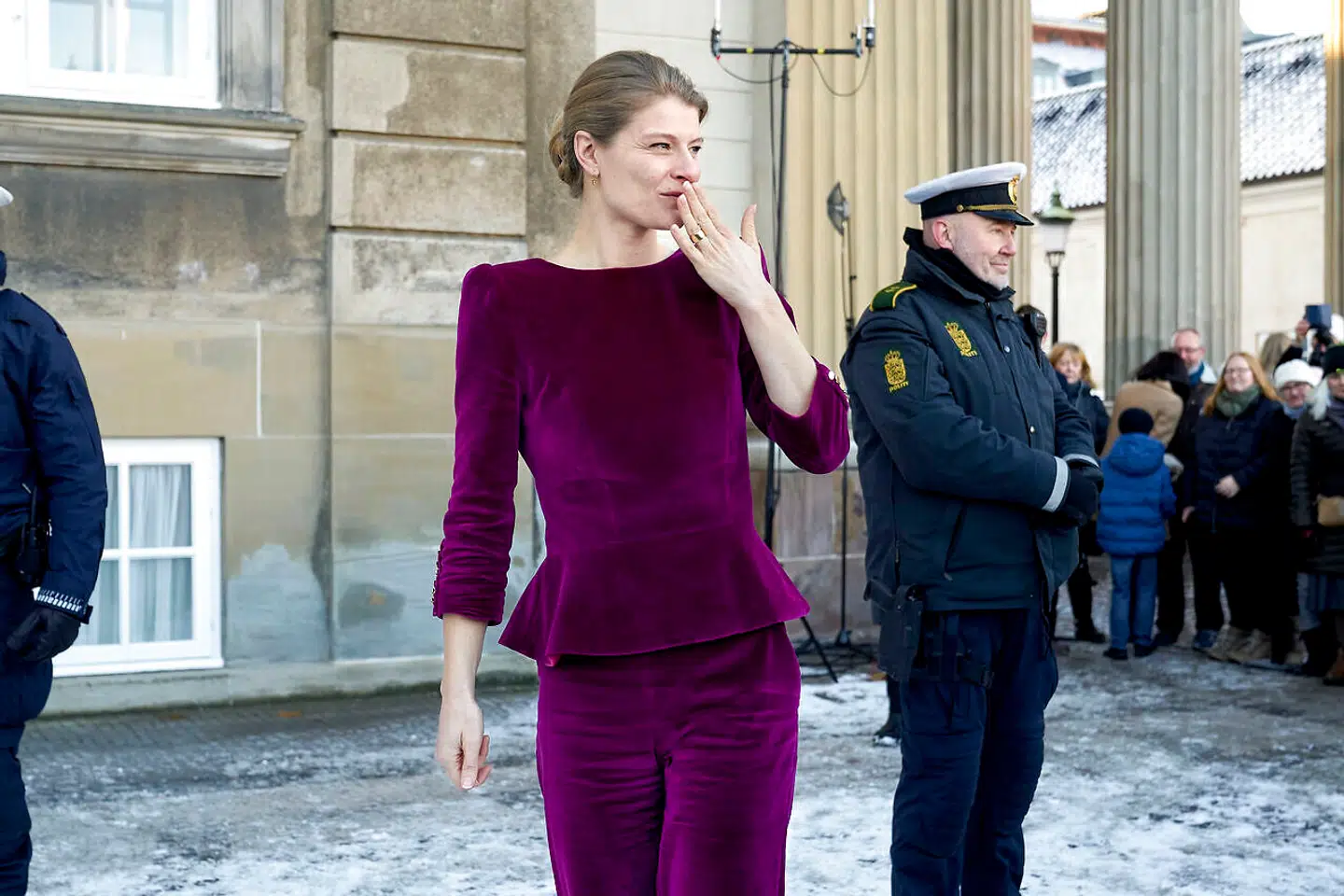 Torsdag blev hun udnævnt til beskæftigelsesminister. Fredag er Ane Halsboe-Jørgensen (S) blevet kaldt i samråd af SF.