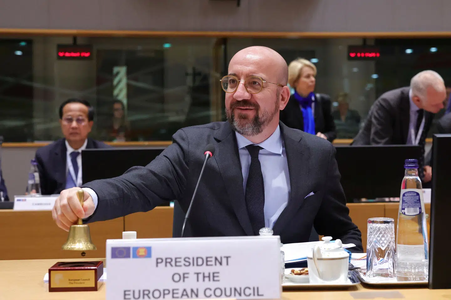 Mens Kina ikke har villet fordømme Ruslands krig i Ukraine, så blev EU og Asean-landene onsdag enige om netop det. Skete på et topmøde mellem EU og Asean, som EU-præsident Charles Michel var mødeleder for. Pool/Reuters