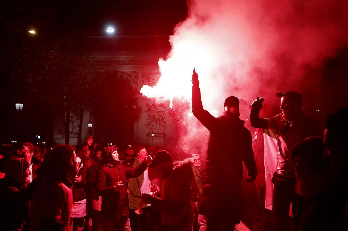 Politiet trådte til, da den marokkanske folkefest i Paris' gader i lørdags udviklede sig voldeligt. Benoit Tessier/Reuters