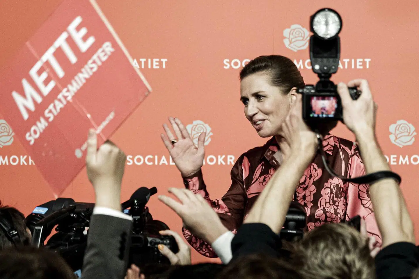 »Den nye Mette Frederiksen vil omtrent det modsatte af den gamle. Hun vil for det første i regering med de borgerlige. Begrundelsen er, at Danmark har brug for en bred regering i en krisetid,« skriver Martin Ågerup.