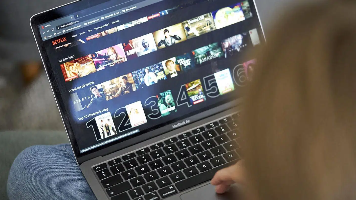 Danskerne har ikke skåret ned på antallet af streamingabonnementer endnu trods den økonomiske krise.