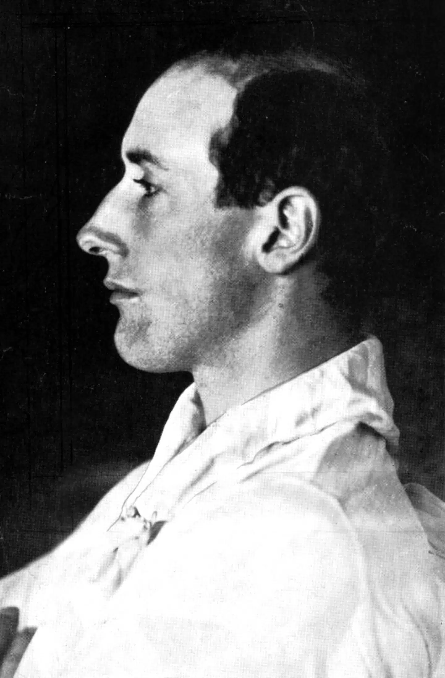 Karen Blixens store kærlighed, Denys Finch Hatton, styrtede ned med sit fly og blev dræbt i 1931. Efter Denys Finch-Hattons død flyttede Karen Blixen hjem til Rungstedlund i eftersommeren 1931. (Udateret arkivfoto, fotograf ukendt).