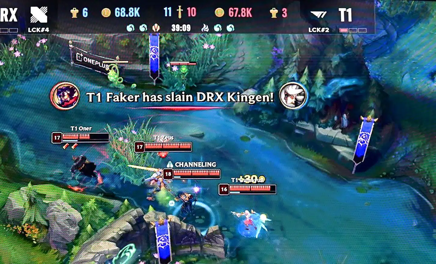 »Hvis du er forælder til et barn, der spiller League of Legends, Counter Strike eller andre kendte onlinevideospil, så tag en snak med dem ved aftensmadsbordet,« skriver Jacob Jørgensen i denne kommentar. Foto fra VM i netop League of Legends tidligere i år.