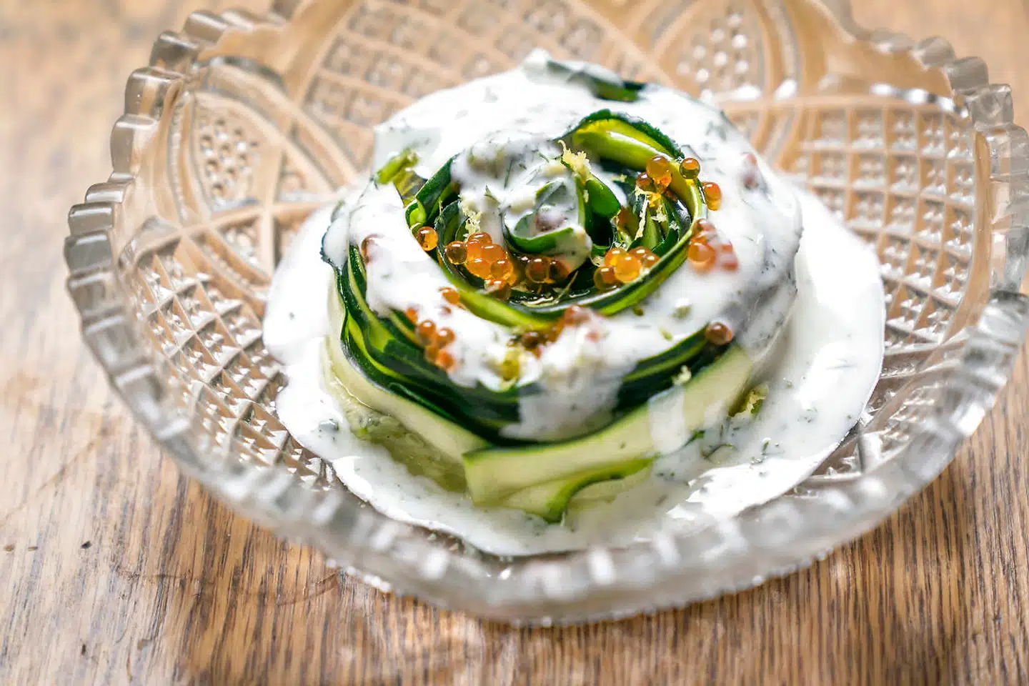 Rosette af courgette med kefir.