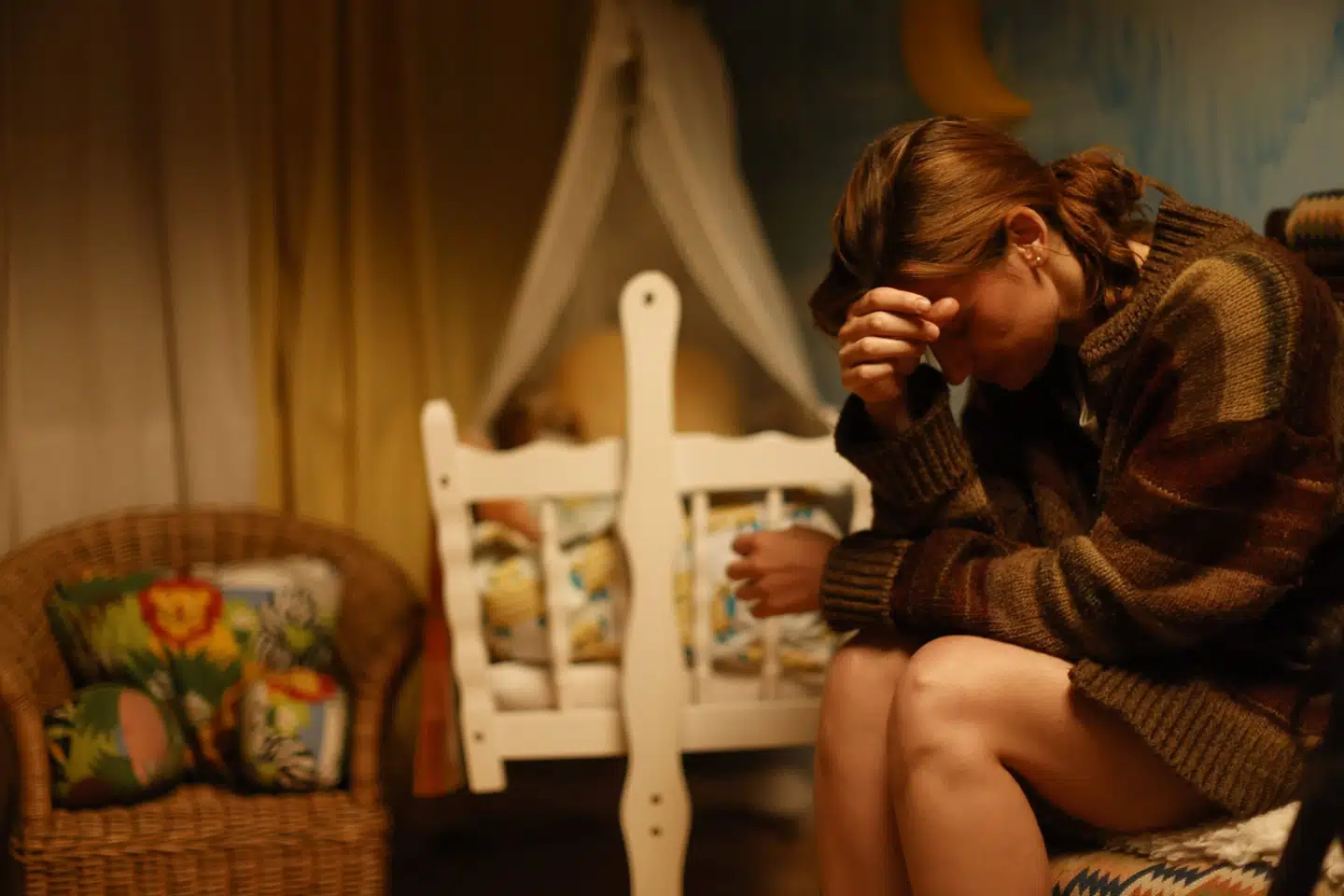 Hannah (Danica Curcic) har indrettet børneværelset, men mangler barnet i »Ønskebarnet«.