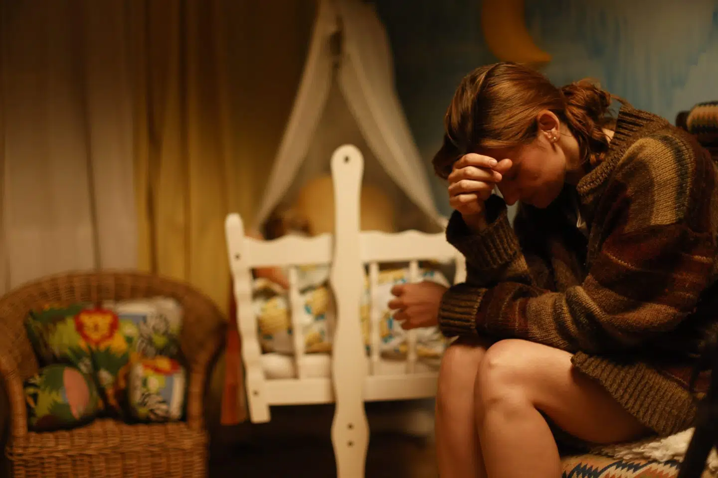 Hannah (Danica Curcic) har indrettet børneværelset, men mangler barnet i »Ønskebarnet«.