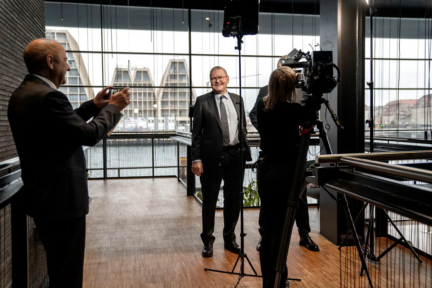 I sin tale ved Finans Danmarks årsmøde i Skuespilhuset i København efterlyste nationalbankdirektør Lars Rohde blandt andet »et lovbaseret generelt krav om afdrag for højt gældsatte boligejere. Det vil gøre den enkelte boligejer og hele økonomien mere robust«, sagde han.