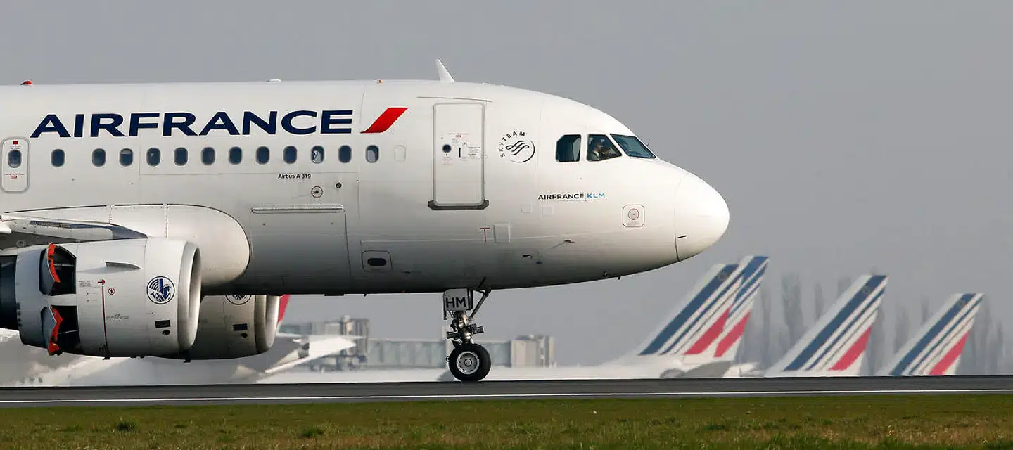 Et fly fra selskaber AirFrance skal til at lette fra Charles De Gaulle lufthavn i Frankrigs hovedstad Paris. (Arkivfoto).