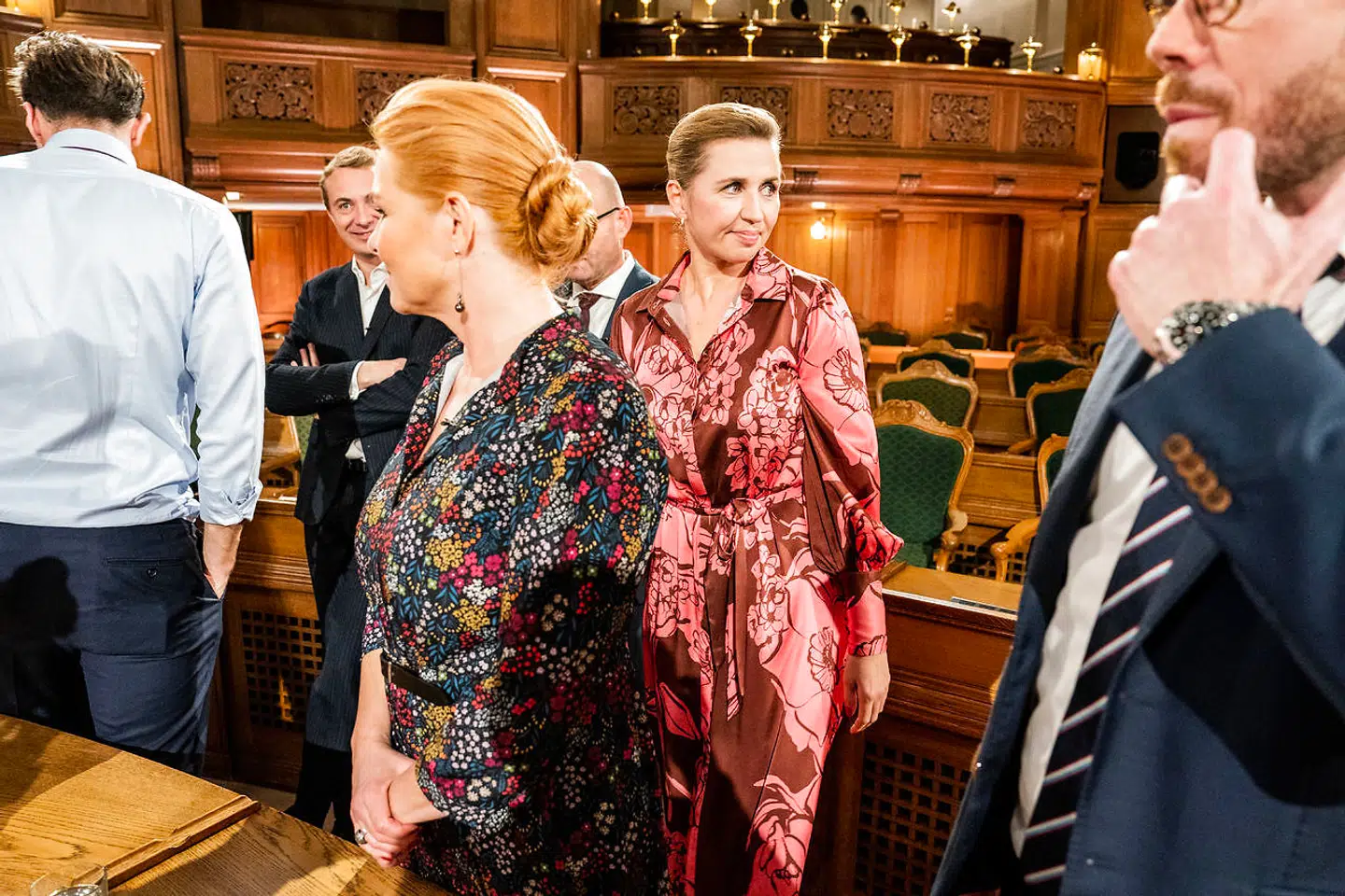 »En nylig undersøgelse viste, at politikere i dag bruger mere af deres tid på sociale medier og mindre på det egentlige lovgivningsarbejde. Samtidig foretrækker politikerne i stigende grad den direkte kommunikation med vælgerne gennem de sociale medier, så man undgår irriterende mediers mellemkomst,« skriver Amalie Lyhne.