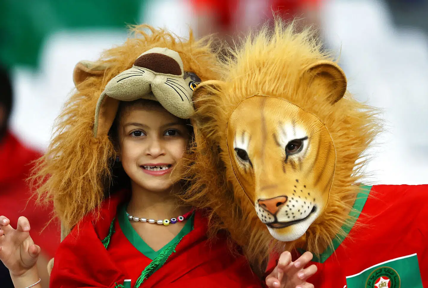 Marokkanske fans varmer op til kampen mod Spanien i dag.