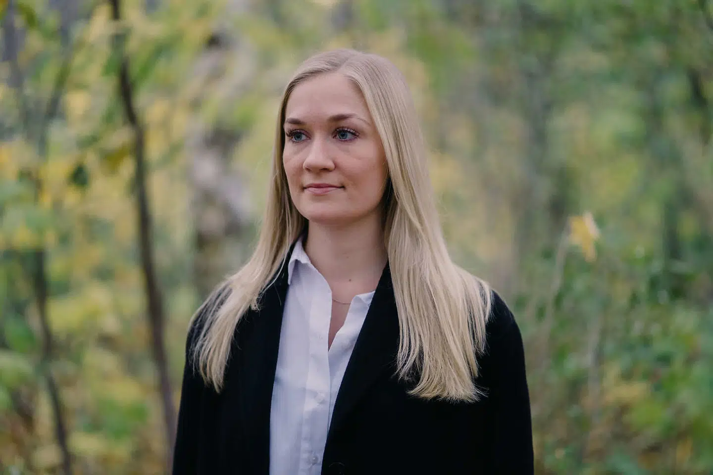 18 år gammel meldte Louise Thomsen sig ind i Venstre. Siden er hun blevet valgt til Borgerrepræsentationen i Københavns Kommune, hvor hun er gruppeformand for sit parti.