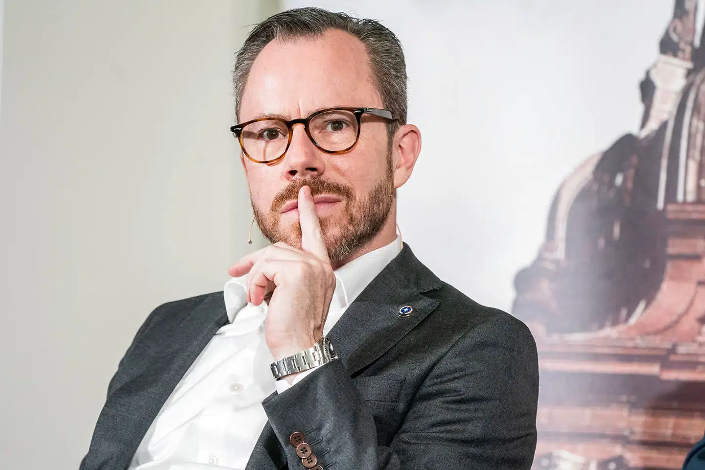 Efter mere end en måned med sonderinger og forhandlinger med fungerende statsminister Mette Frederiksen (S) om en ny regering sætter Venstres formand, Jakob Ellemann-Jensen, torsdag ord på sit syn på forhandlingerne.