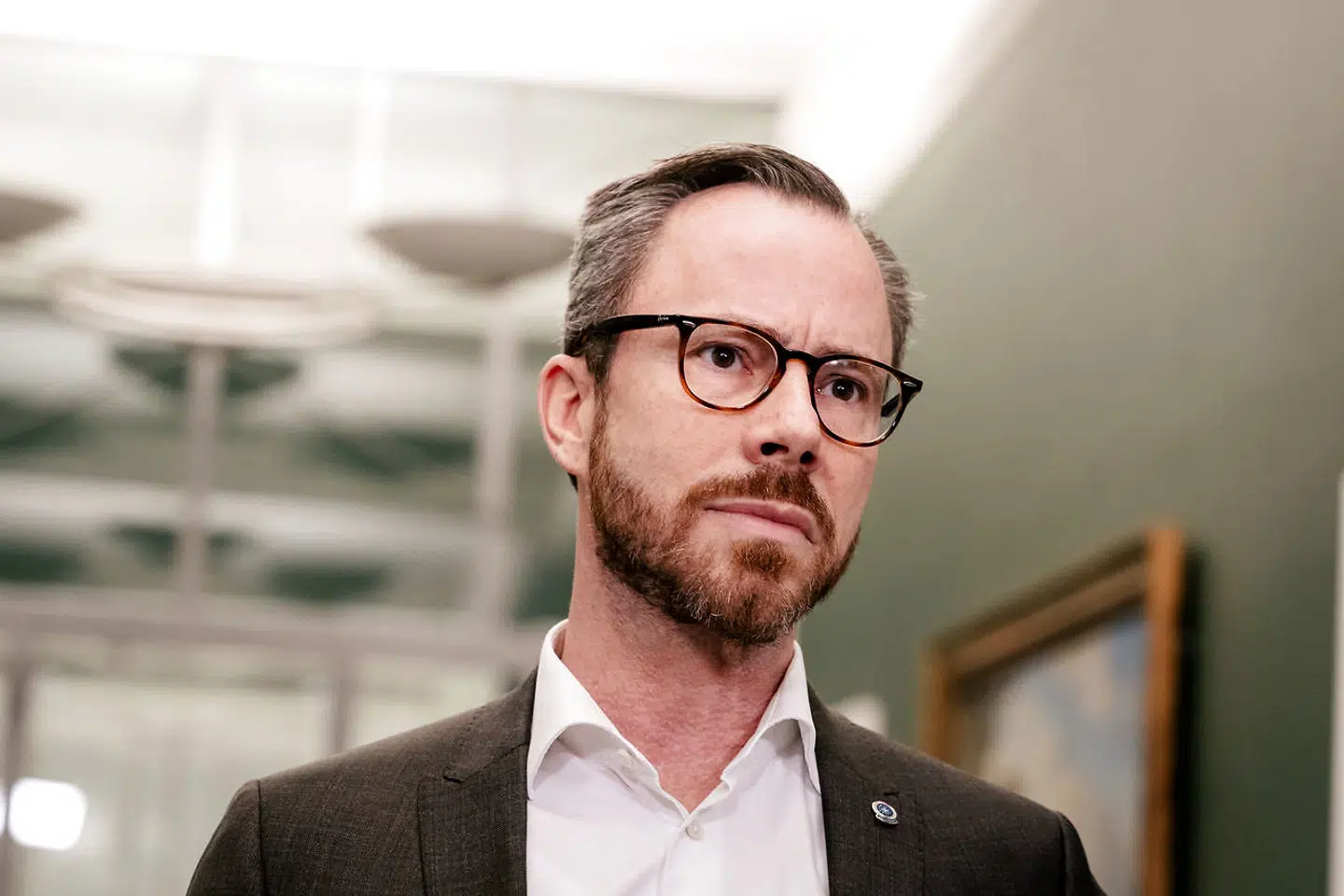 Venstres formand, Jakob Ellemann-Jensen, erklærede i weekenden, at hans parti »fortsætter forhandlingerne med Socialdemokratiet de kommende dage«. Han tilføjede, at det kræver indhold »ud over det normale politiske ambitionsniveau«, såfremt Venstre skal indgå i et forpligtende samarbejde med Mette Frederiksens parti.