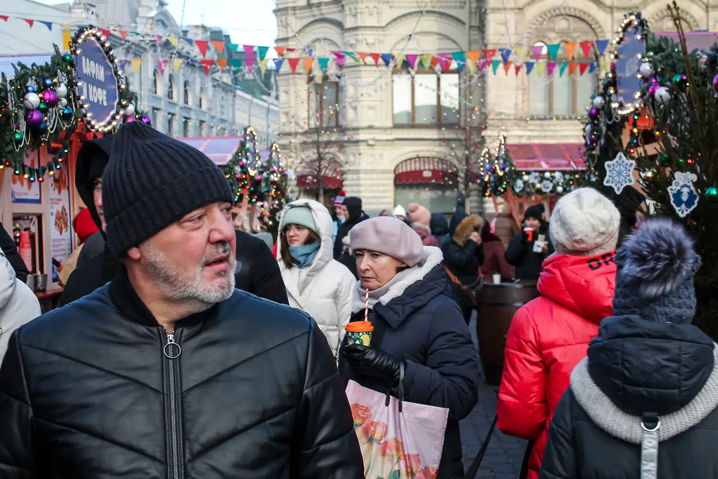 To nye russiske lov trådte i kraft 1. december, der voldsomt indskrænker russernes ytringsfrihed. Den ene gør det strafbart at tale om problemer i hæren. Den anden gør det muligt for staten at stemple almindelige borgere som »fremmede agenter«.