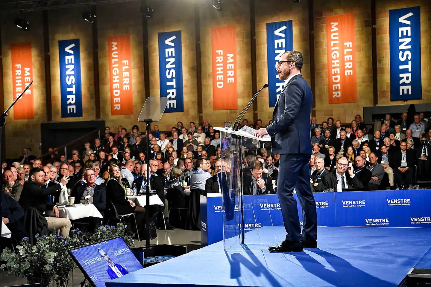 »Jeg frygter, at prisen kan blive meget høj for vores parti. Jeg frygter, at det bliver svært at forklare vælgerne på gaden, hvorfor en stemme på Venstre blev byttet for ministerkontoret,« skriver Camilla Søe.