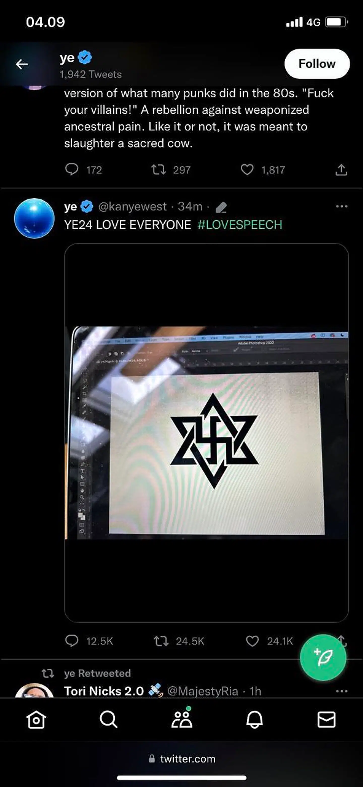 »YE24, elsk alle« eller »Ye elsker alle«, skrev Ye som tekst til billedet af hagekorset blandet med det jødiske symbol davidsstjernen.
