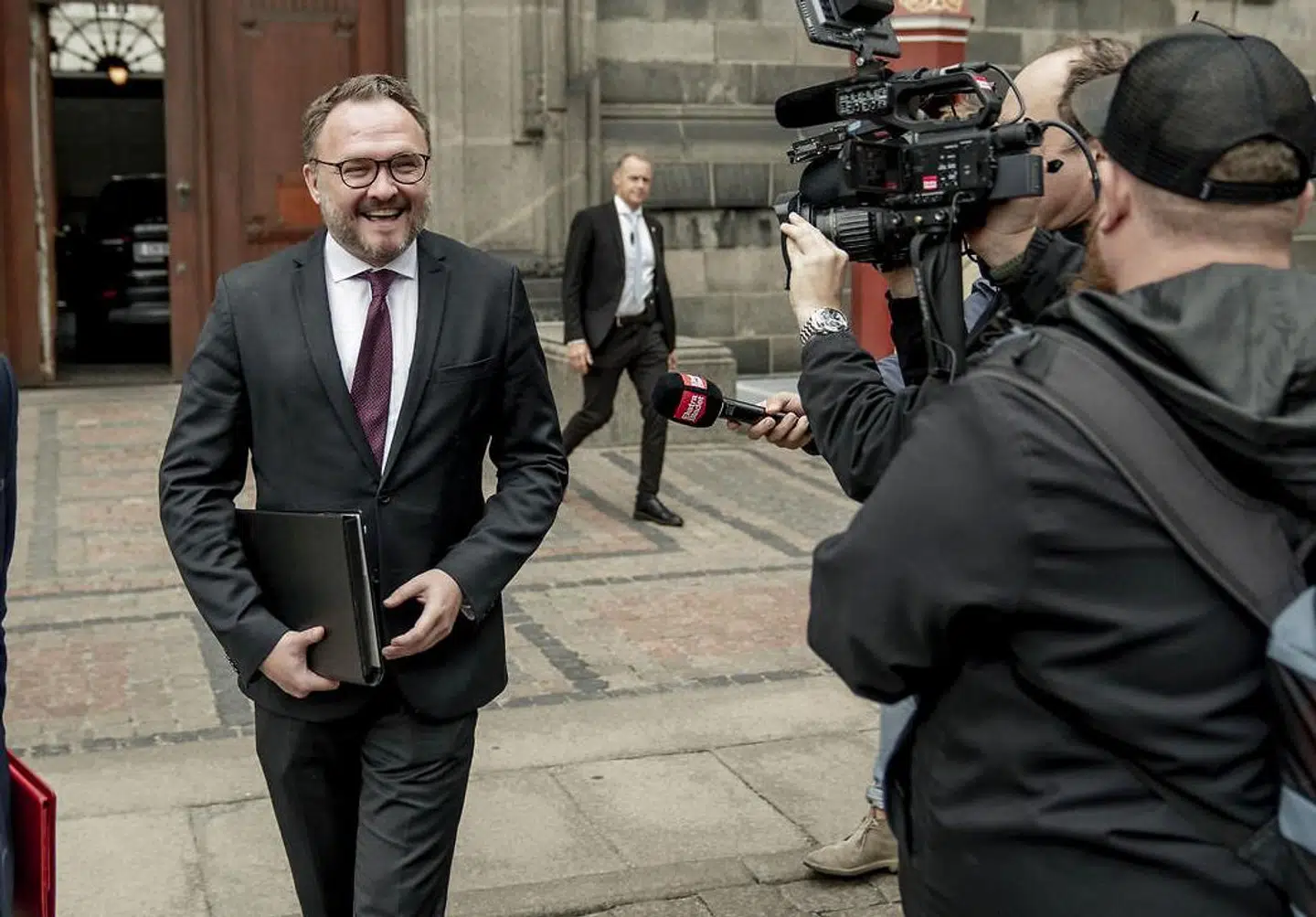 Fungerende klima-, energi- og forsyningsminister Dan Jørgensen (S) ser ud til at få sin vilje med en ordning, der gør det muligt for danskere, der uretmæssigt modtog varmechecken, at betale pengene tilbage.