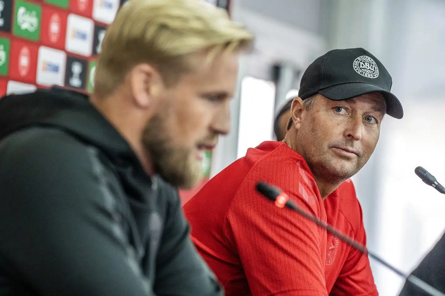 Kommercielle interesser har for længst taget sporten som gidsel, og spillet handler om magt og penge, skriver Kresten Schultz-Jørgensen.