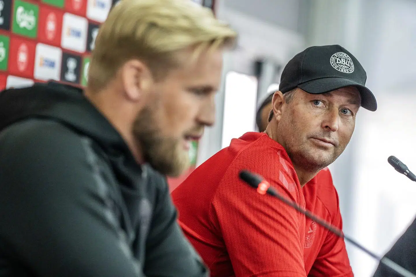 Kommercielle interesser har for længst taget sporten som gidsel, og spillet handler om magt og penge, skriver Kresten Schultz-Jørgensen.