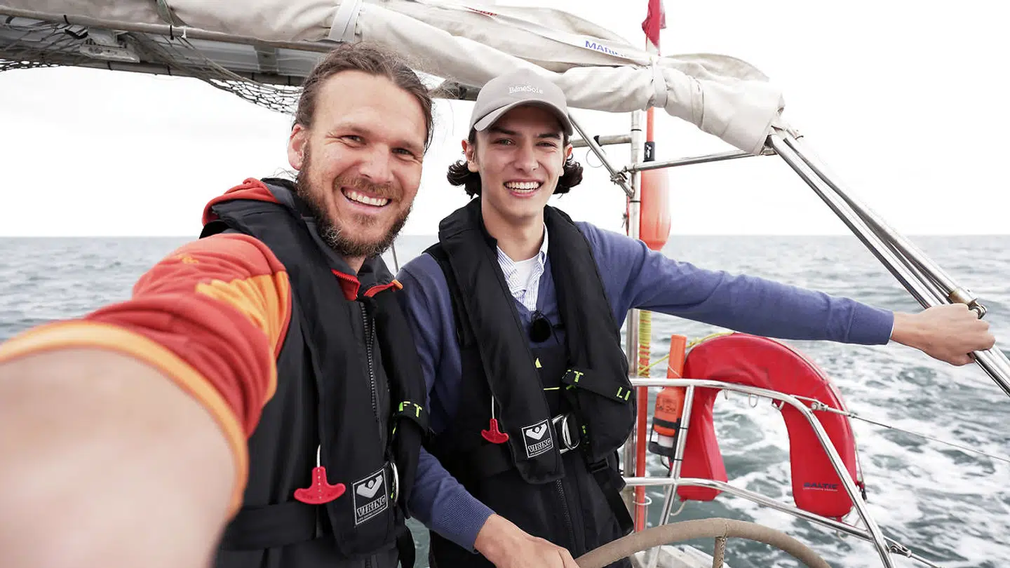 Udsendelsen er optaget i maj 2022, altså flere måneder inden meddelelsen fra Kongehuset. I programmet sejler prinsen med Emil Midé Erichsen på skibet Havana. Programmet kan ses på TV 2 Fri 19. december klokken 22:30 eller streames på TV 2 Play fra samme dag.