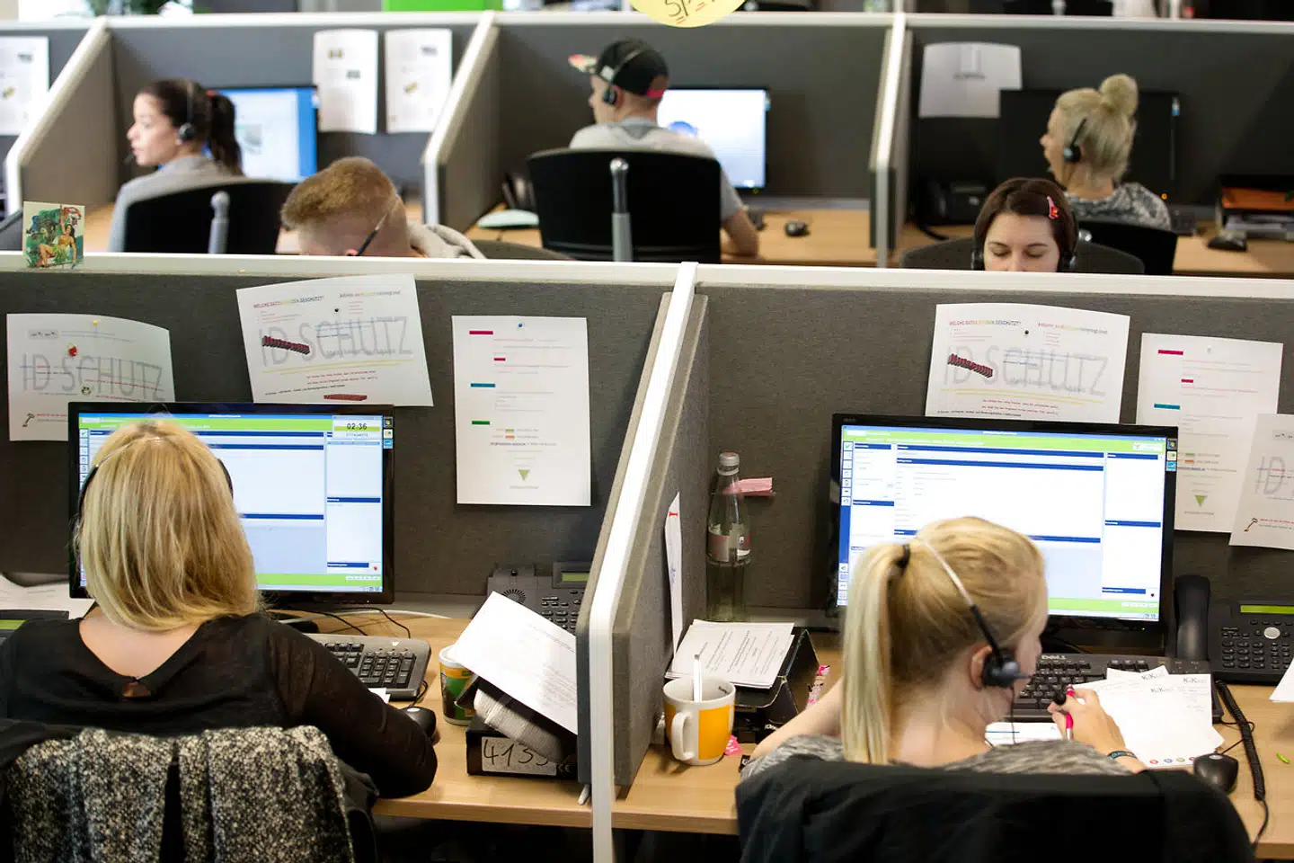 Ungdomsjob kan give en kærkommen følelse af at være vigtig for fællesskabet og for samfundet. Men på mange ungdomsarbejdspladser er det forbundet med præstationspres at møde på arbejde, skriver Alma Tynell.