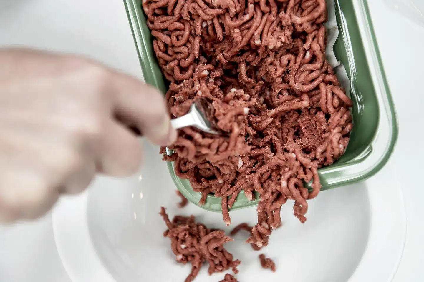 »Uanset metoden er det nødvendigt at skubbe politisk på for at accelerere udviklingen af plantebaserede fødevarer i Danmark. Vi håber derfor, at den nye regering vil prioritere arbejdet,« skriver Claus Felby og Mikkel Skovborg.