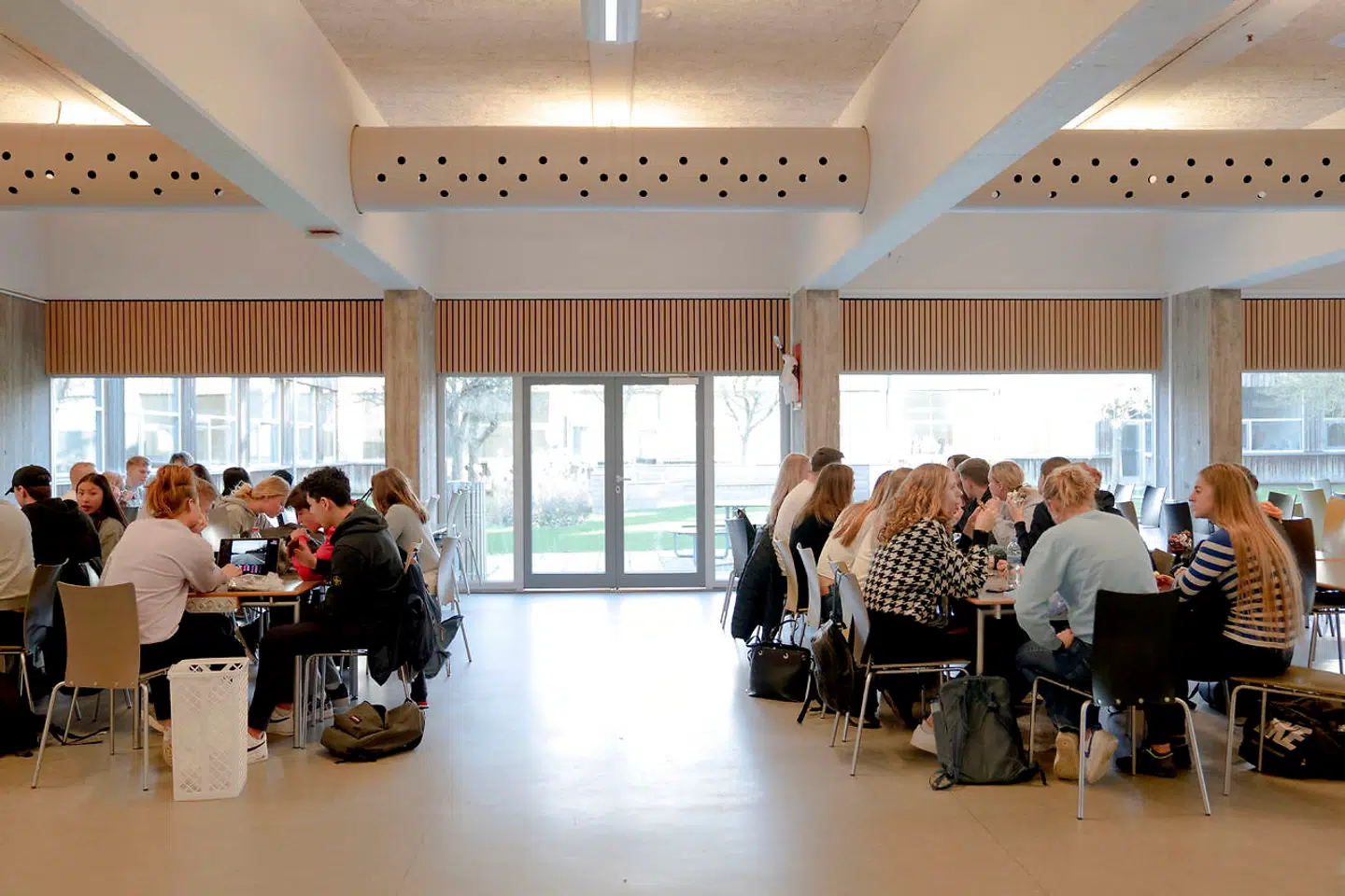 »Når vi skærer alle over samme kam, risikerer vi at give vores unge en opfattelse af sig selv som en svag og sårbar generation,« skriver Neela Maria Sris. Arkivfoto: Oscar Scott Carl. Personerne på billedet har intet at gøre med artiklens indhold.