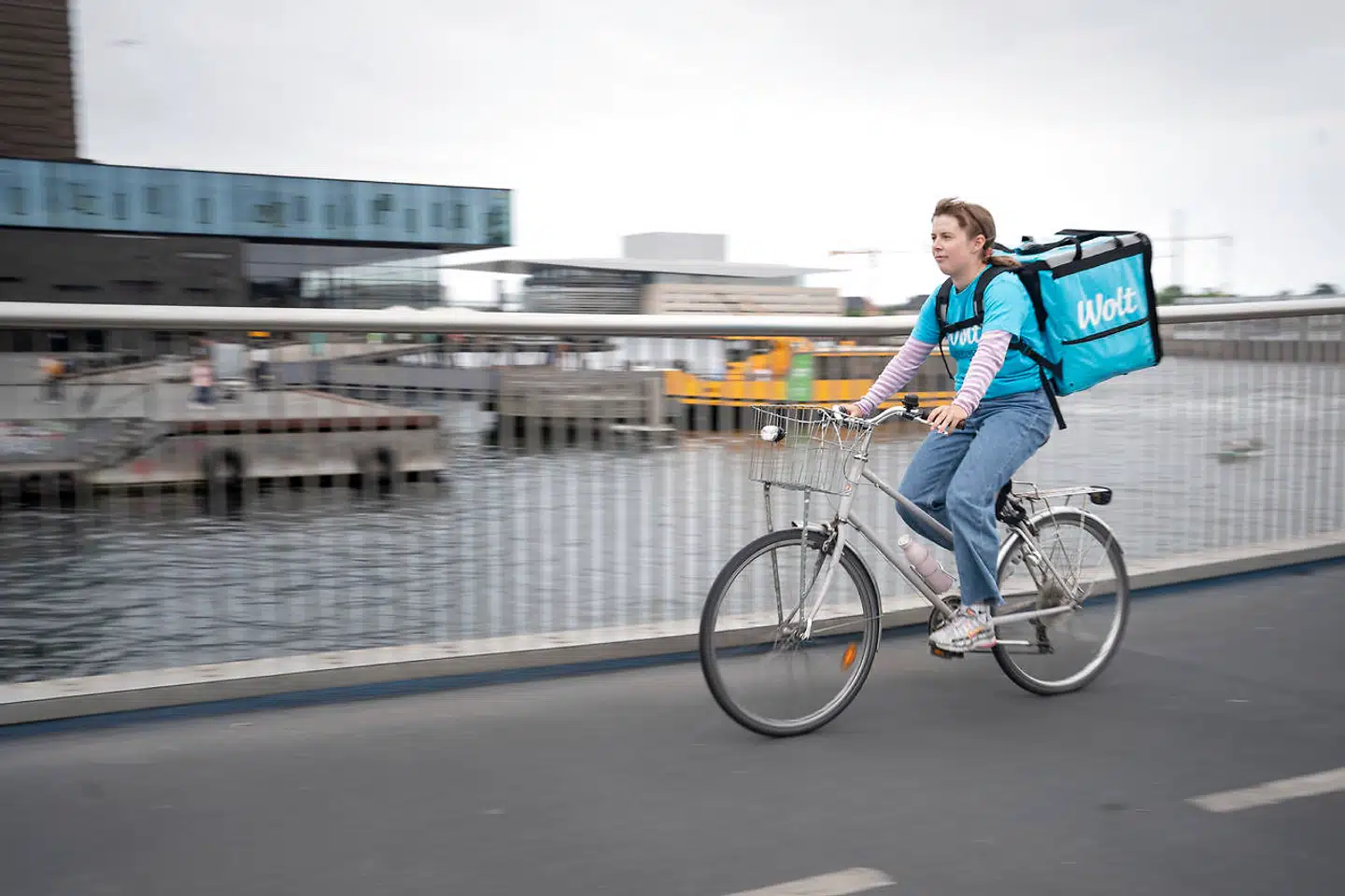 Rosa Gregersen er en af de mange bude, der leverer mad til danskerne gennem Wolt.