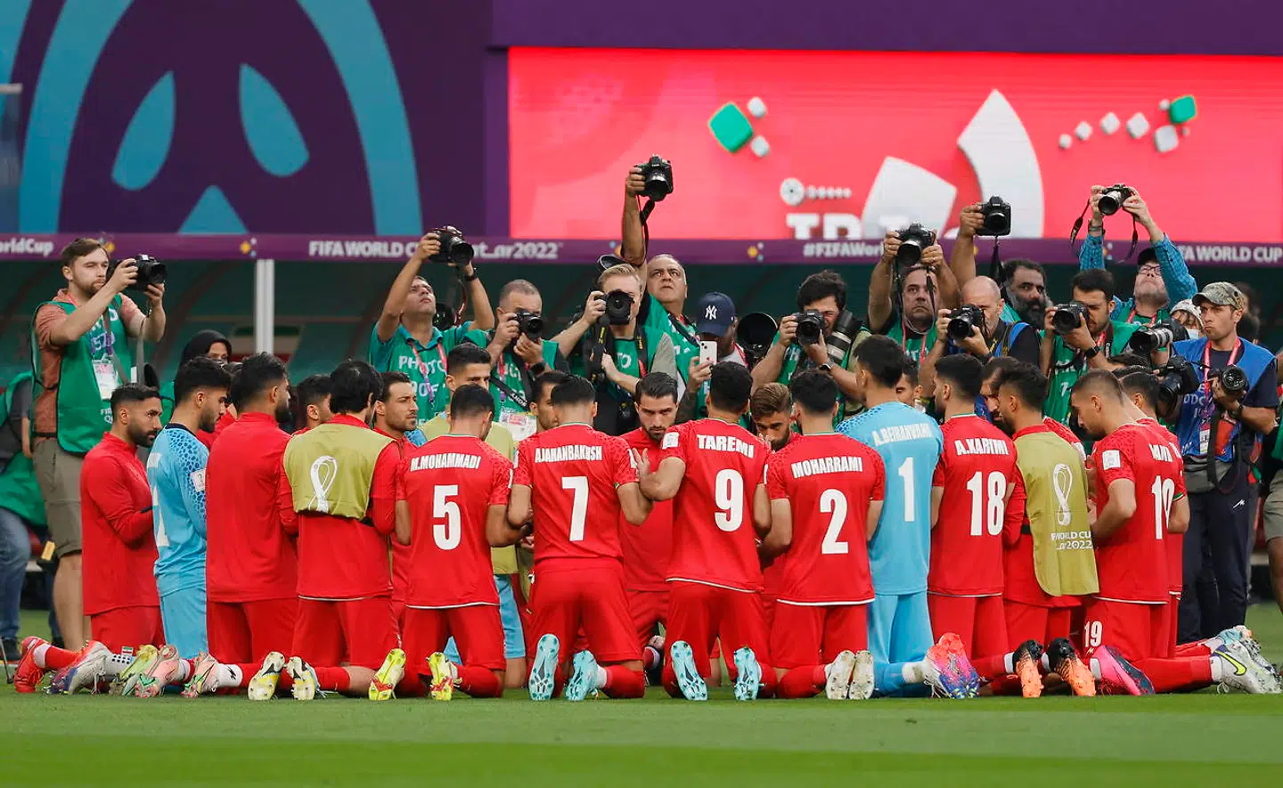 De iranske spillere protesterede mod styret inden kampen mod England.