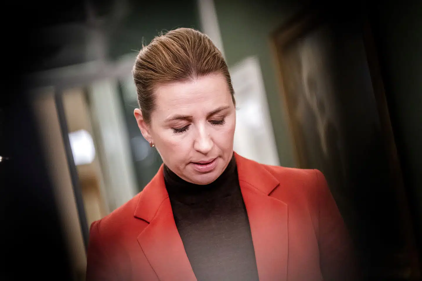 Fungerende statsminister Mette Frederiksen (S) skulle have serveret agurkestænger og grovkiks, da hun fortalte Mai Villadsen, at Enhedslisten er ude af regeringsforhandlingerne.