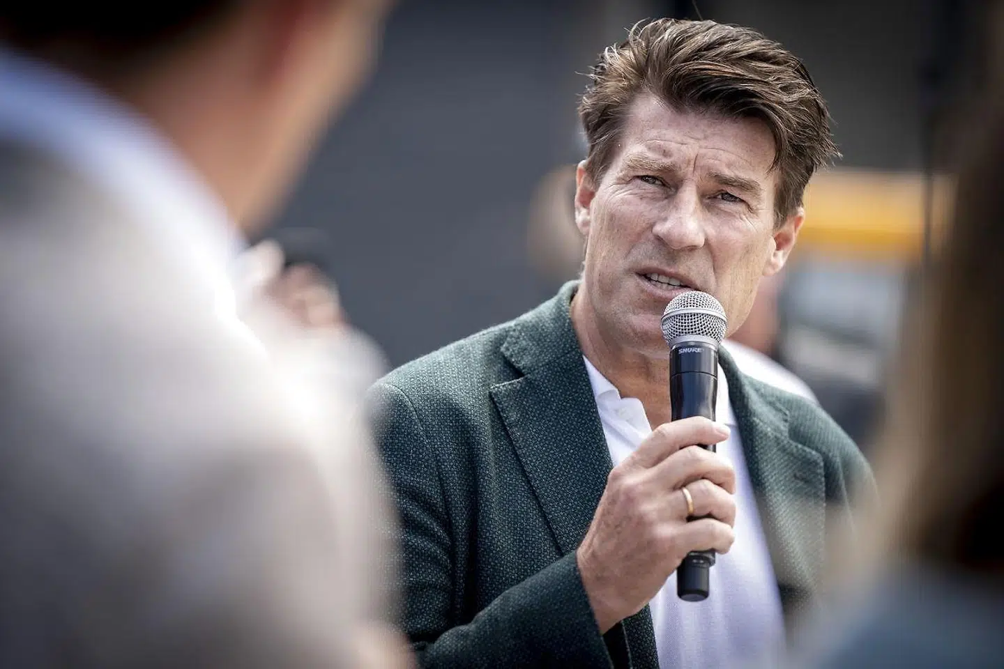 »Michael Laudrup har selv som fodboldtræner været ansat i Rusland og Qatar og kender til omgivelsernes negative syn på den slags karriereskridt, og under VM i Qatar sættes alt dette på spidsen,« skriver Sørine Gotfredsen.