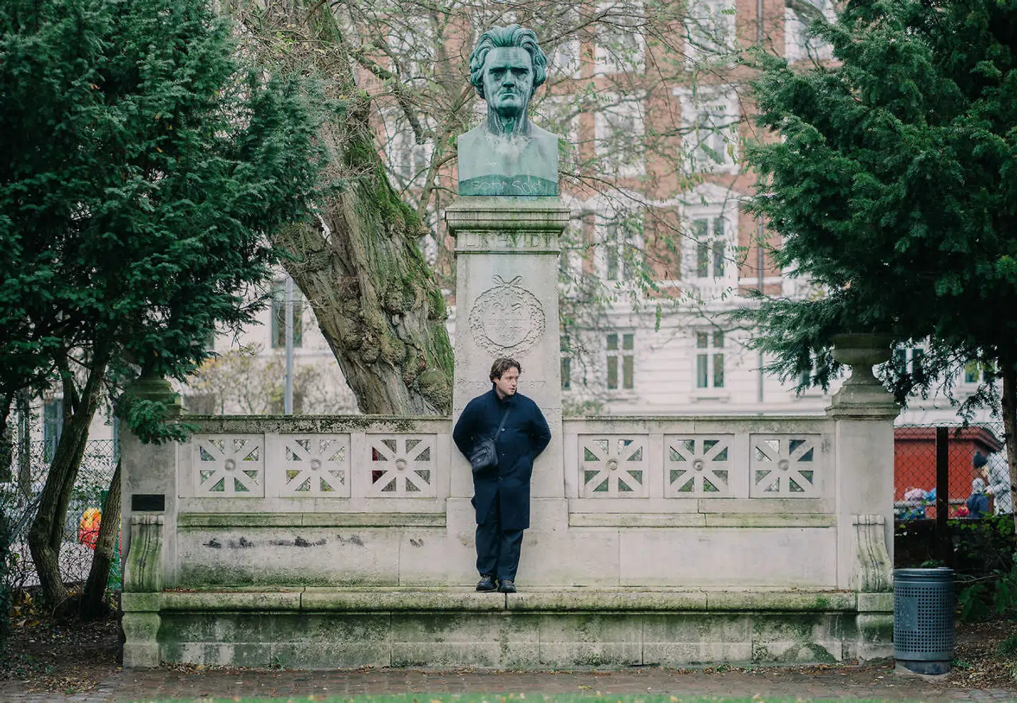 Ørstedsparken rummer både nostalgi og ro for den 35-årige komponist, som trådte sine barnesko her.