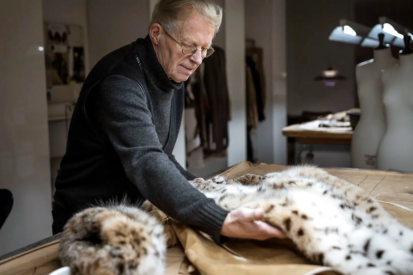 Buntmager Nels Erichsen har siden 1972 haft butik med værksted i Store Kongensgade.
