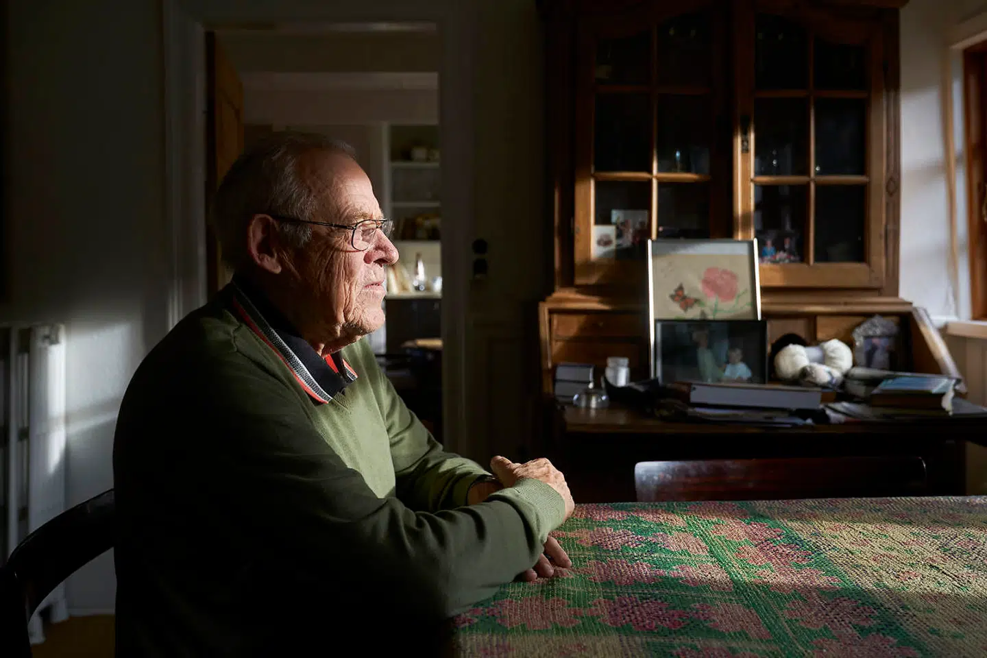 Herluf Hansen på 88 år er tidligere hjerteopereret. Han ventede i 15 timer på akutmodtagelsen på Holbæk Sygehus, da kan kom ind med smerter i brystet.