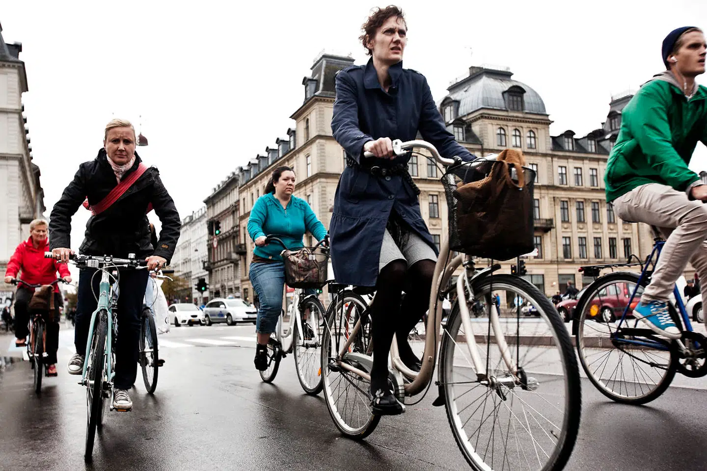 En ny cykelbro på Amager kan være en god nyhed for flere tusinde trafikanter, der fremover kan undgå det trafikerede kryds ved Vejlands Allé og Artellerivej. Her et genrebillede af cyklister i København.